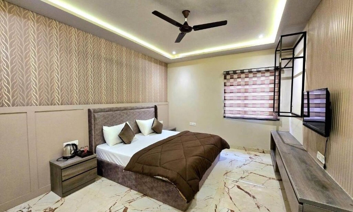 Agra House | Zipcode Stay : Deluxe King Room