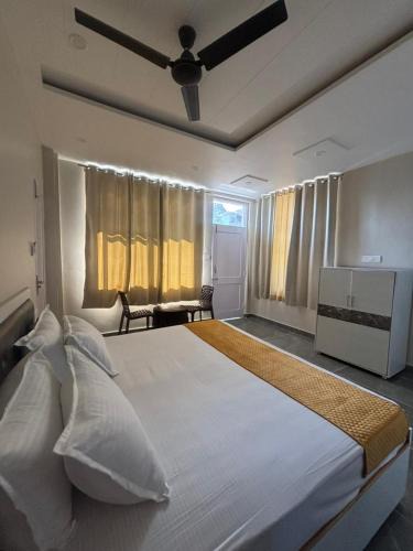 Bhagsu Nag Hostel | ZuZu Hostels Mcleodganj