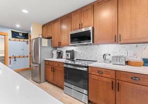 2 Private Balconies w/Mountain Views, 2 Mins Walk to Gondola, Shops & Dining in Keystone