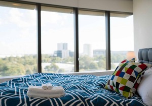 Luxury 2 Bed 2 Bath CITY VIEW APT @ Olympic Park