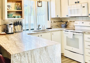 Perfect Summer backyard, Steps to Beach, Bikes, boogie-board, bunk beds, Grill in St Augustine