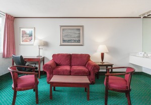 Schenectady Inn & Suites in Schenectady