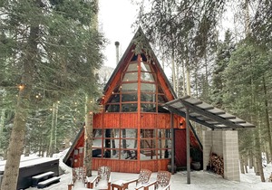Walk to Lifts and Ski Village with Private Hot Tub