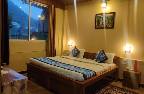 Bhimtal Hotel | लेक एंड वुड्स