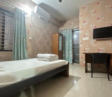 Uttara House | 华庭宾馆超市
