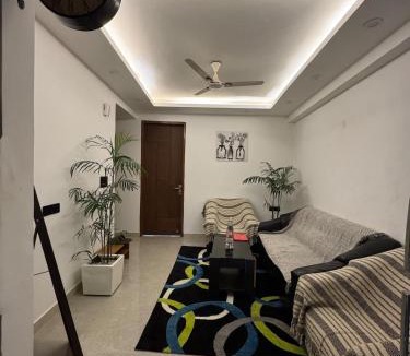Sainik Farm Apartment | ꯍꯥꯌꯨꯝ Haayum ll