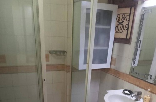 Nehru Place Apartment | 2 Bed Apartment Sleeps 4 with Parking New Delhi