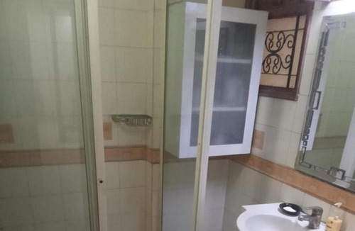 Nehru Place Apartment | 2 Bed Apartment Sleeps 4 with Parking New Delhi