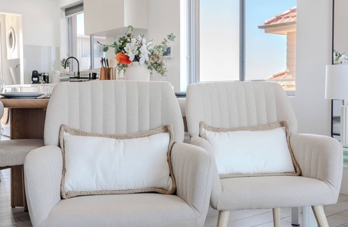Manly Apartment | 2 Bedroom Ocean Views & Walk to Freshwater & Manly