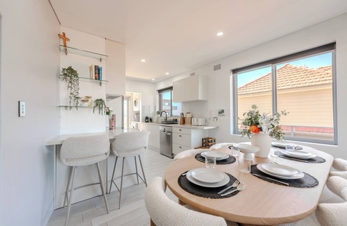 Manly Apartment | 2 Bedroom Ocean Views & Walk to Freshwater & Manly