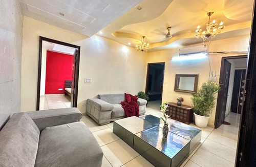 Gurugram House | 3 BHK entire floor on main road Gurgaon