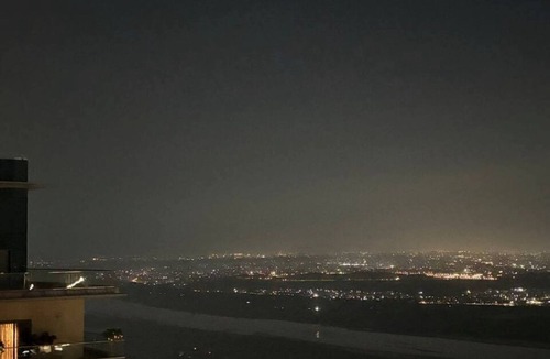 South City I Apartment | 37th floor with river view by Luxury Heights
