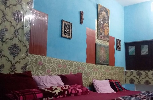 Faizabad House | 5 BEDROOM , 14 DOUBLE BED ,3 TOILETRIES , 3 BATHROOM ,,, 2 & 3 BHK ROOM SET