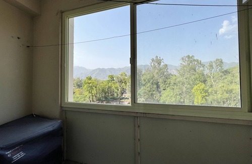 Bullawala Apartment | 5 minutes to the theme park! Family-sized condo with game room & deck
