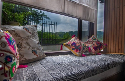 Bullawala Villa | 5B-BLUEDOOR-DEHRADUN · Rustic Art Deco Boutique Villa with stunning views