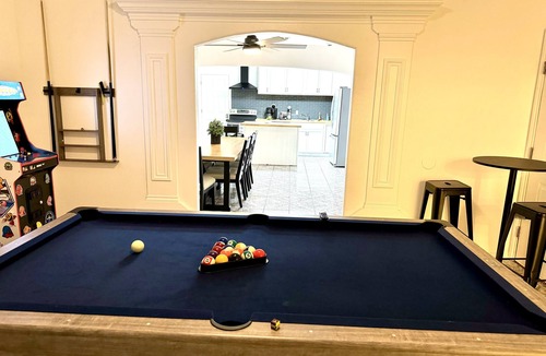 Eagle Pass House | 6Bedrooms/7Beds/3Bath/2Large Driveways/Pooltable/Arcade Machines