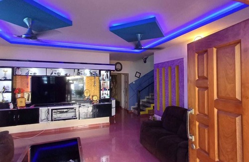 Kochi Bed & Breakfast | A/c Deluxe bedroom With Balconey