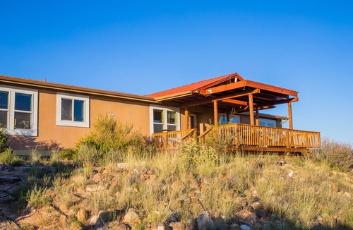 Medanales House | A light-filled home with views of the Jemez