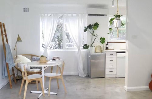 Cronulla House | A Lovely 1-bedroom house with AC in pleasant Cronulla U2