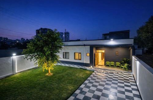 Greater Noida Villa | A2 Vista - 4BHK Villa with Lawn Near Expo Mart