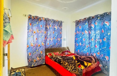 Srinagar House | Aadil Playing Guest House Near Gulmarg, Tangmarg