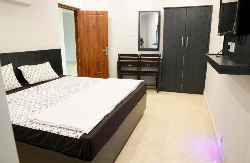 Perambra Hotel | AARIA Tourist Home, PERAMBRA