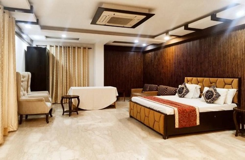 Kailash Colony Bed & Breakfast | Aaron Harikanta Stayz