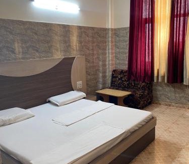 Katra Hotel | AASHIRWAD HOTEL