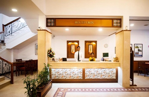 Shenoys Hotel | Abad Plaza