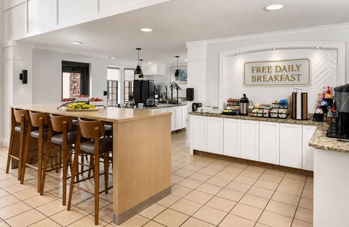 West Bloomington Apartment | Accessible Studio | Free Breakfast, Pool & Hot Tub