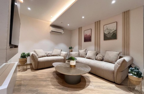 Pitampura Apartment | AceStayz - Pitampura