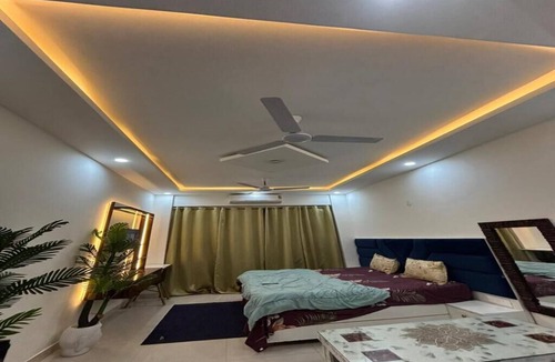 Greater Noida Apartment | Adorable 1-bedroom studio with AC in vibrant Greater Noida