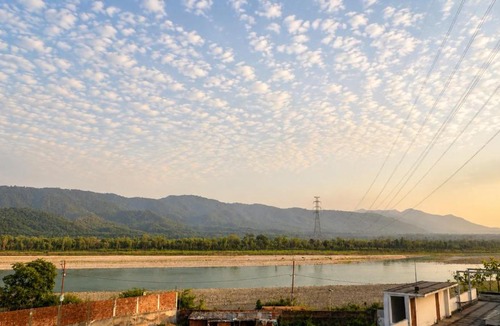 Rishikesh Apartment | Advaitam Ganga & Hill View Homestay by the Ganges Ghat - Luxury 3 BHK