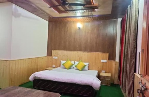 Gushaini Hotel | Adventurous trips hp