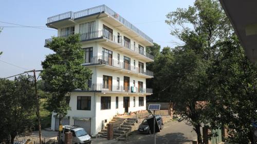 Gunehr Hotel | AeroVale Lodge I Mountain View Stay Near Landing Site Bir Billing