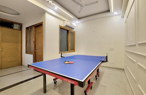 Noida Apartment | Alaya Stays Freesia 3-BHK Apartment With Common Gaming Zone Near Popular Malls