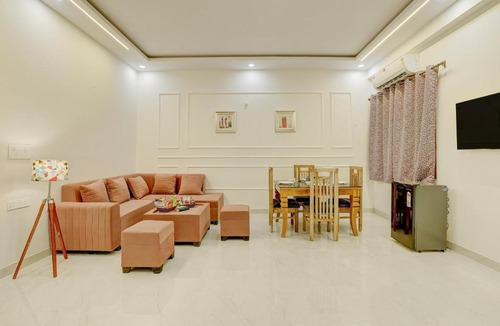 Noida Apartment | Alaya Stays Freesia 3-BHK Apartment With Common Gaming Zone Near Popular Malls