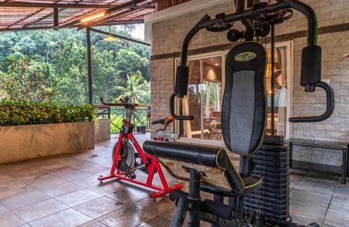 Kunchithanny Villa | Alaya Stays Kayyath Valley 4-BHK Villa With Scenic Mountain View , Private Outdoor Pool, Gym And In-House Tea Garden