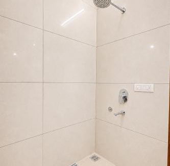 Kumarhatti Villa | Alaya Stays Mist & Manor Cedar Pet-friendly 3-BHK Apartment with Shared Game Zone, Outdoor Seating & Scenic Views