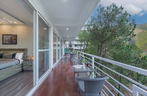 Kumarhatti Apartment | Alaya Stays Pinnacle 3BHK Apartment