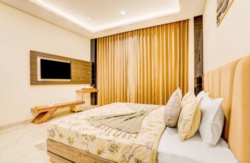 Dharampur Hotel | Alaya Stays Serene Woods Hotel Near Mall Road