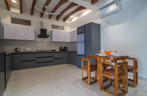 Bullawala Apartment | Alaya Stays Udgam Vilas 3BHK With Jacuzi
