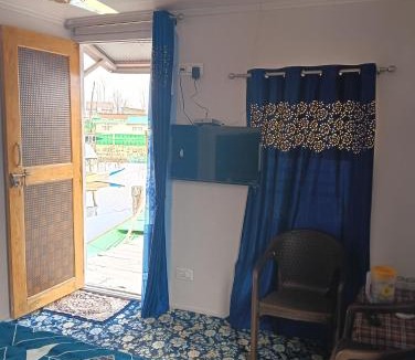 Dal Lake House | Alexa Home Stay