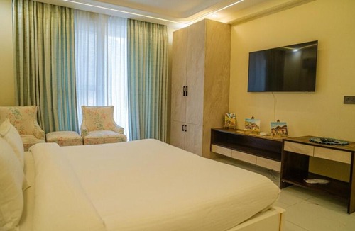 Tapovan Apartment | Aloha onthe Ganga Almost Heaven 2BR condo wit pool