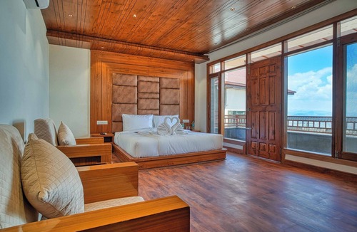 Kufri Hotel | Alpine Holiday Inn, Kufri, Shimla