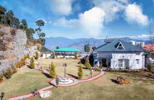Kempty Range Villa | amã Stays & Trails Barefoot Bungalow, Dhanaulti