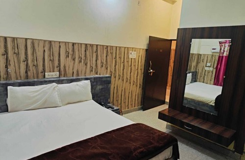 Varanasi Hotel | Aman Hotel