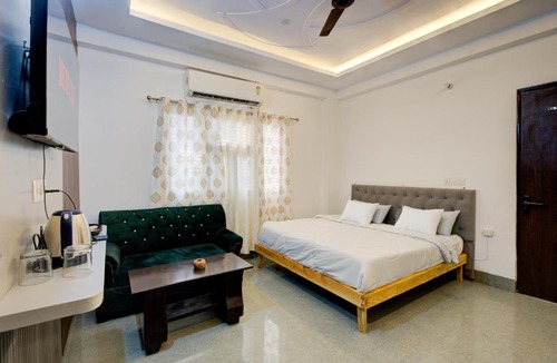 Greater Noida Hotel | Amara Inn by Sandane Homes Near Expo mart and Pari Chowk