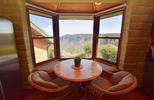 Katoomba Villa | Amaroo Mountaintop Villa | Deluxe Eco, 5 Bedroom, 3.5 Bathroom, Jacuzzi, Views