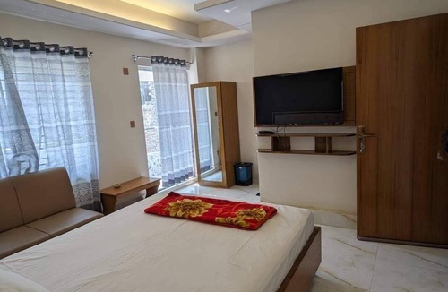 Latachapli Hotel | Amir Hamza Mia Palace